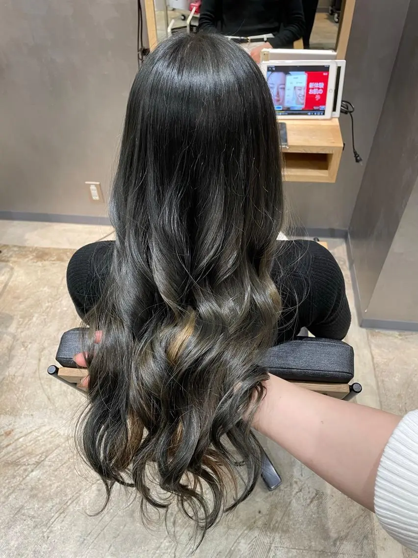 ロング カラー ベージュカラー グレージュ オリーブグレージュ オリーブグレー inity　杉本 美羽のヘアスタイル