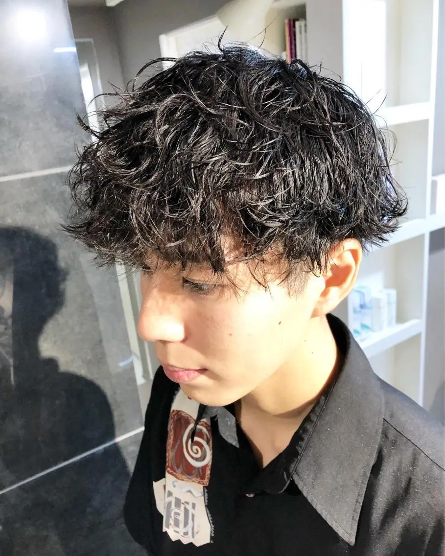 パーマ ヘアアレンジ メンズ メンズパーマ 波巻きパーマ カット パーマ トリートメント ヘアセット メンズ特化✂️栗原 侑也のヘアスタイル