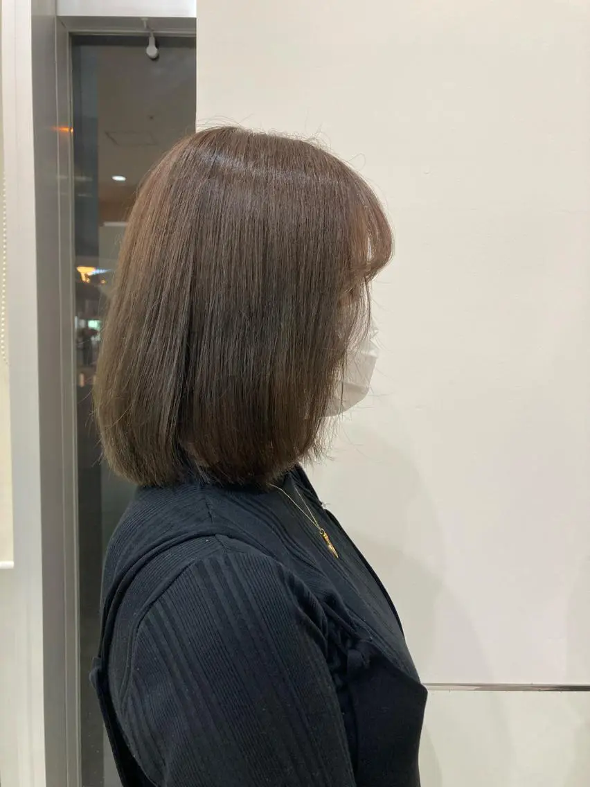 ミディアム アッシュ ショート・透明感 カラーconomiのヘアスタイル