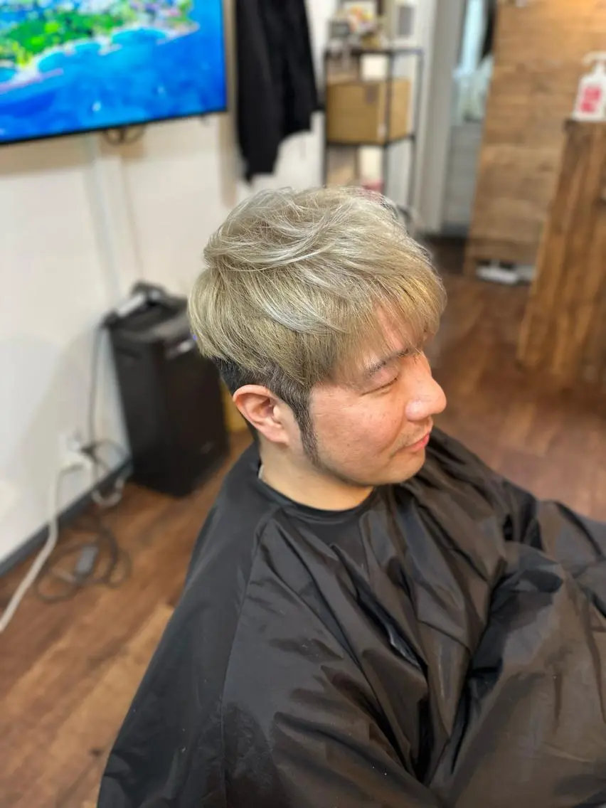 ショート カラー メンズ マッシュ ブロンド カット ヘアカラー トリートメント Luzir⭐︎ GEN⭐︎のヘアスタイル