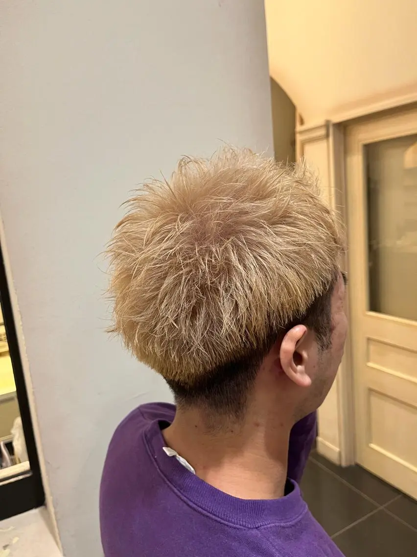 ショート カット ヘアカラー 道下 颯人のヘアスタイル