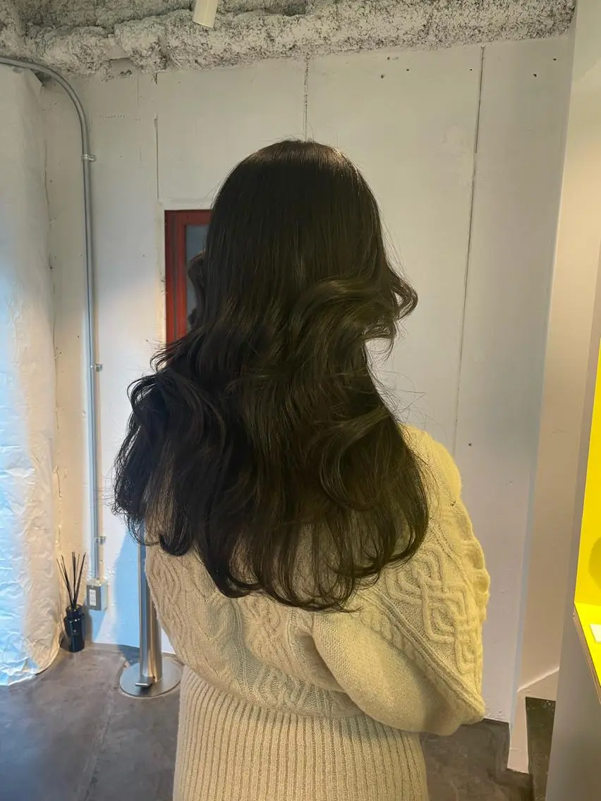 ロング カラー ヘアアレンジ グレージュ オリーブグレージュ オリーブグレー 🎀透明感カラー 韓国ヘア🎀mahoのヘアスタイル