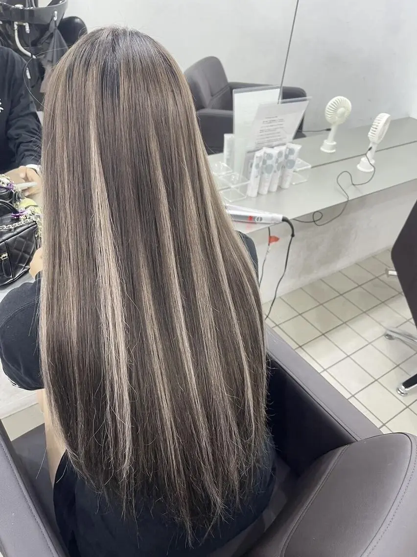 ロング カラー ヘアアレンジ シールエクステ 黒髪 ブリーチ デザインカラー ダブルカラー エクステ¥5000 LuciAカラーのヘアスタイル