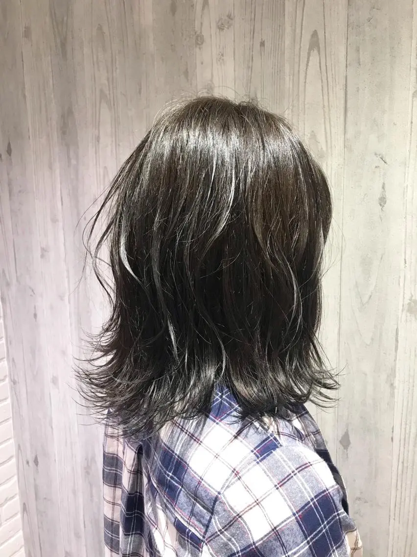 ミディアム カラー アッシュ ブルーカラー ブルーアッシュ 外ハネヘア Renatus店長 金子裕美のヘアスタイル