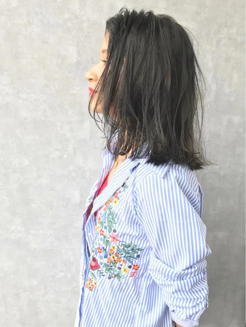 ミディアム カラー ボブレイヤー 黒髪 ブルーカラー ブルーブラック ハイライトカラー TOMOYA/ ショート、レイヤーのヘアスタイル