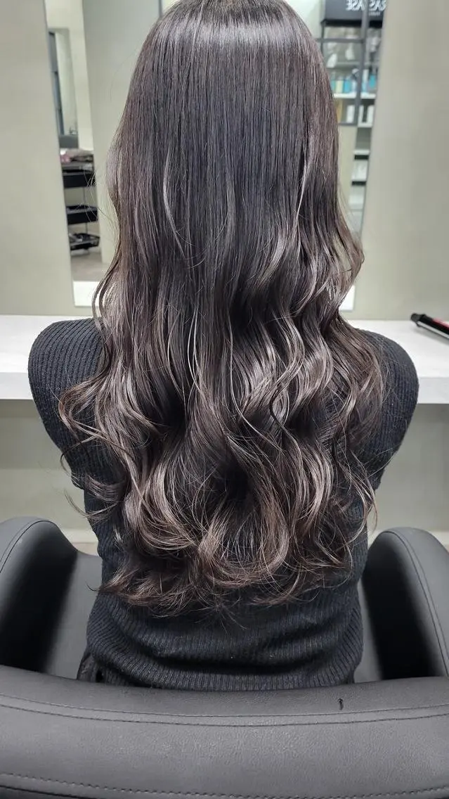 ロング アッシュ トリートメント ヘアカラー トリートメント 透明感カラー momokaのヘアスタイル