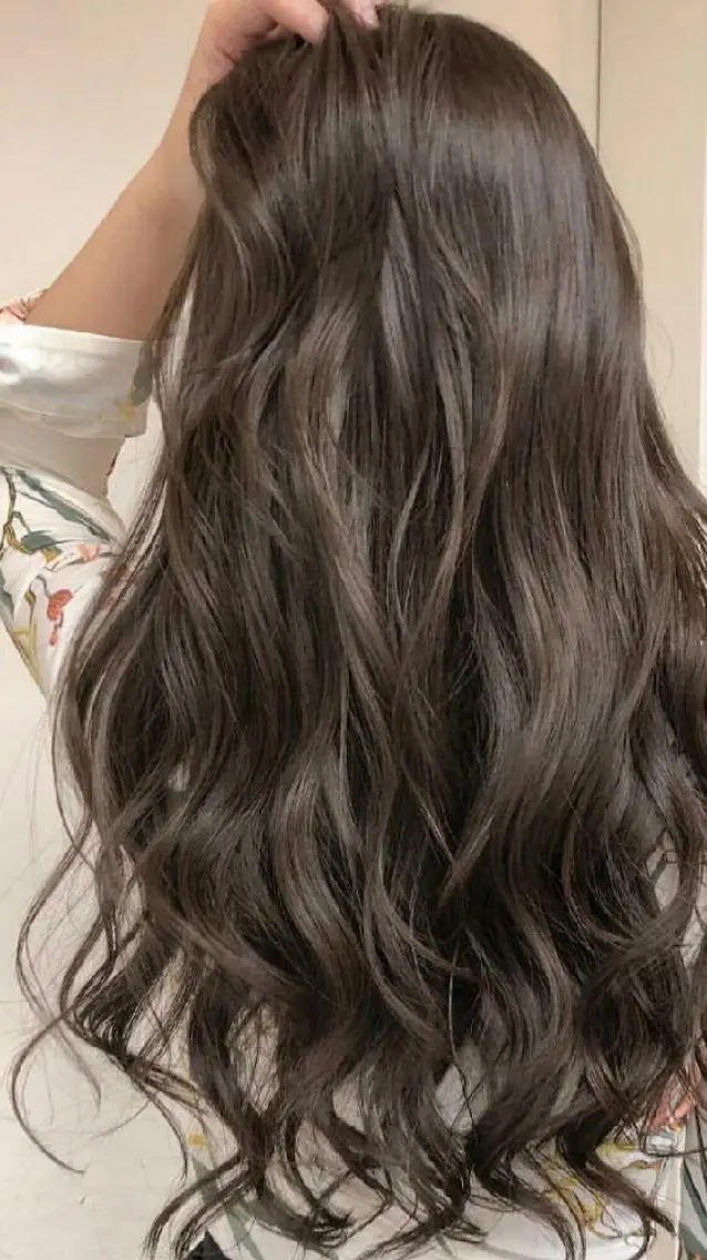 カラー 山口 志のヘアスタイル