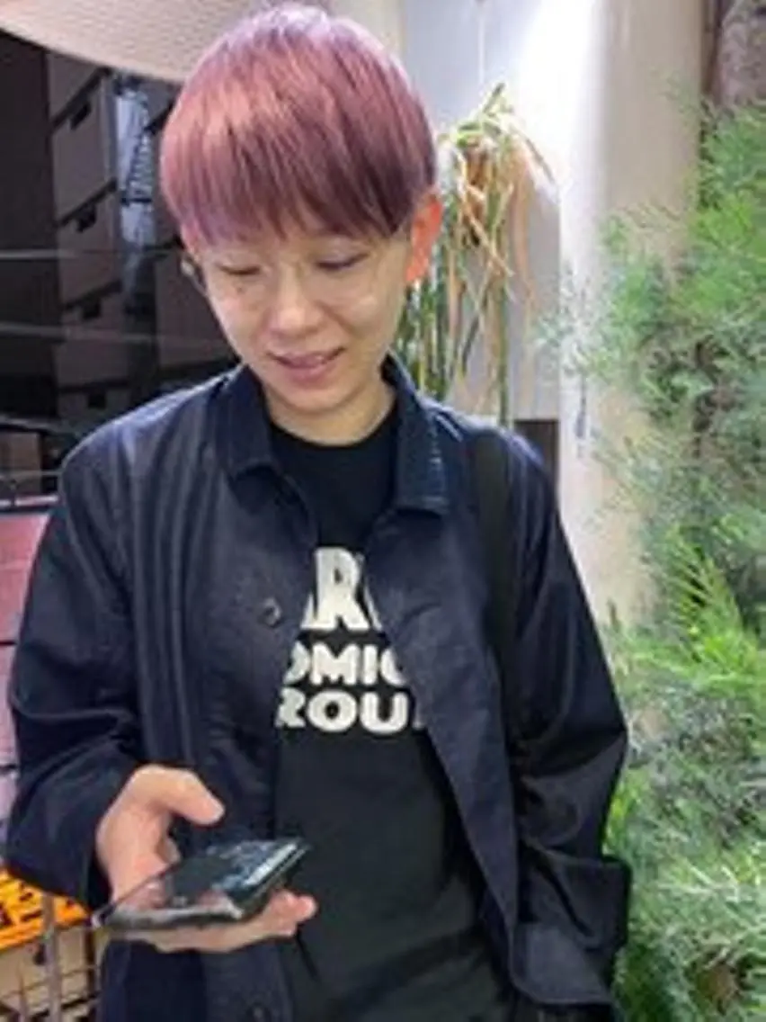 ショート カラー 響　インナーカラー イヤリングカラーのヘアスタイル