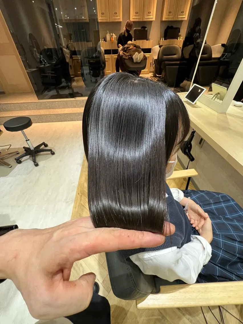 ミディアム カット 縮毛矯正 韓国🇰🇷レイヤー 映える顔周り🩷のヘアスタイル