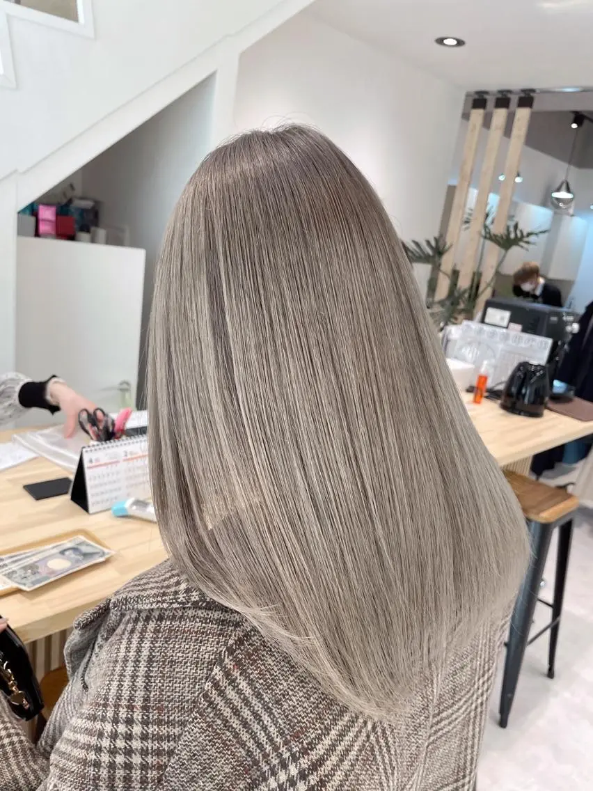 ミディアム カラー ブリーチ これた🧸ヘアメ職人 ♡髪質改善♡カラーのヘアスタイル