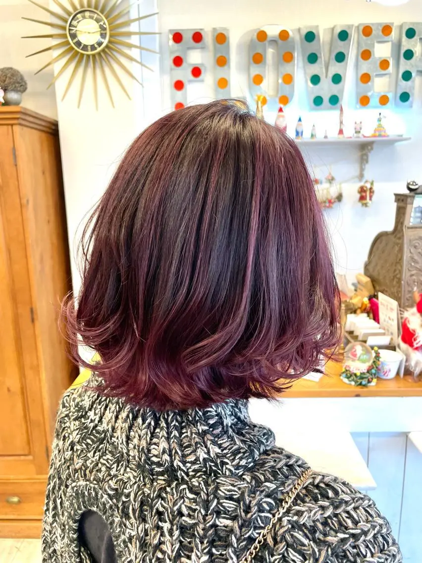 ミディアム カラー インナーカラー 推し ブリーチ 髪質改善のヘアスタイル
