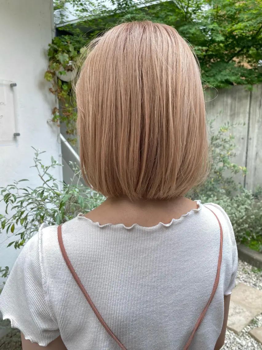 セミロング カラー ブリーチカラーが人気 onnuのヘアスタイル