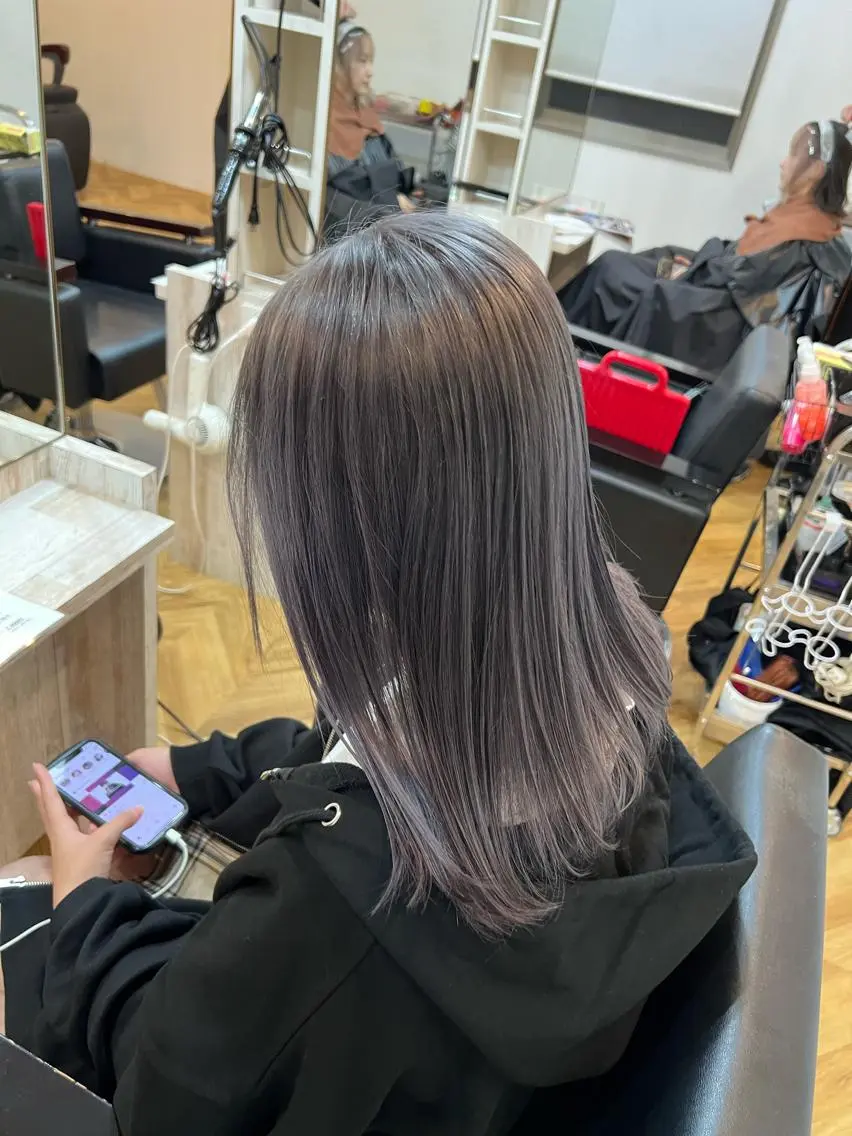 セミロング カラー ラベンダーカラー ヘアカラー トリートメント ブリーチ特化 梅田本多翔のヘアスタイル