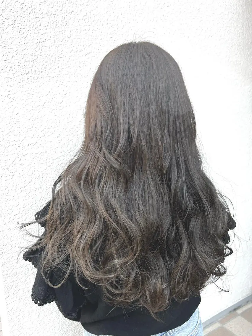 ロング カラー 新井 友菜のヘアスタイル