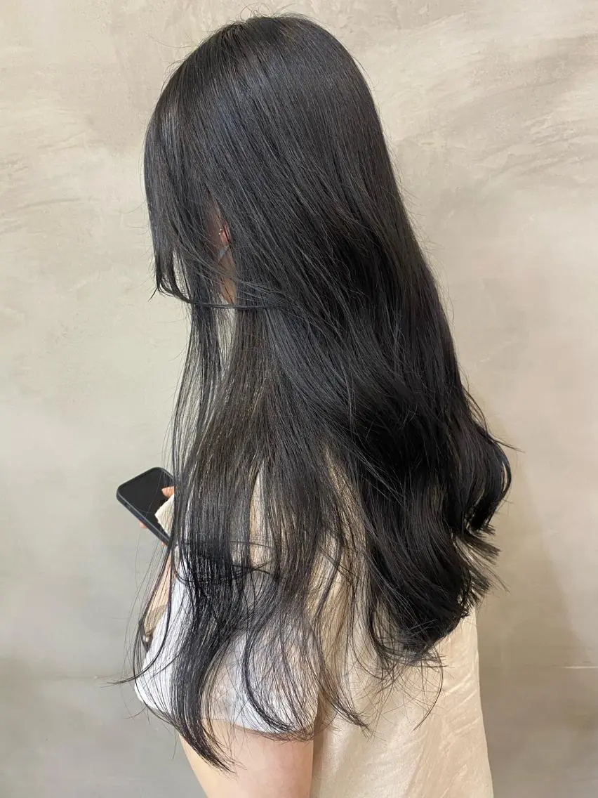 ロング カラー 黒髪 ブルーカラー ブルーブラック カット ヘアカラー トリートメント 🫧透明感カラー🫧 OIKAWAのヘアスタイル