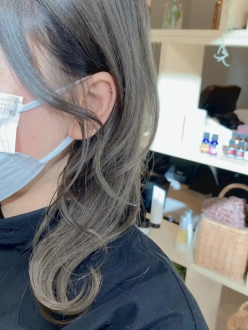 ミディアム ハイライト／艶カラー 大河シンジのヘアスタイル