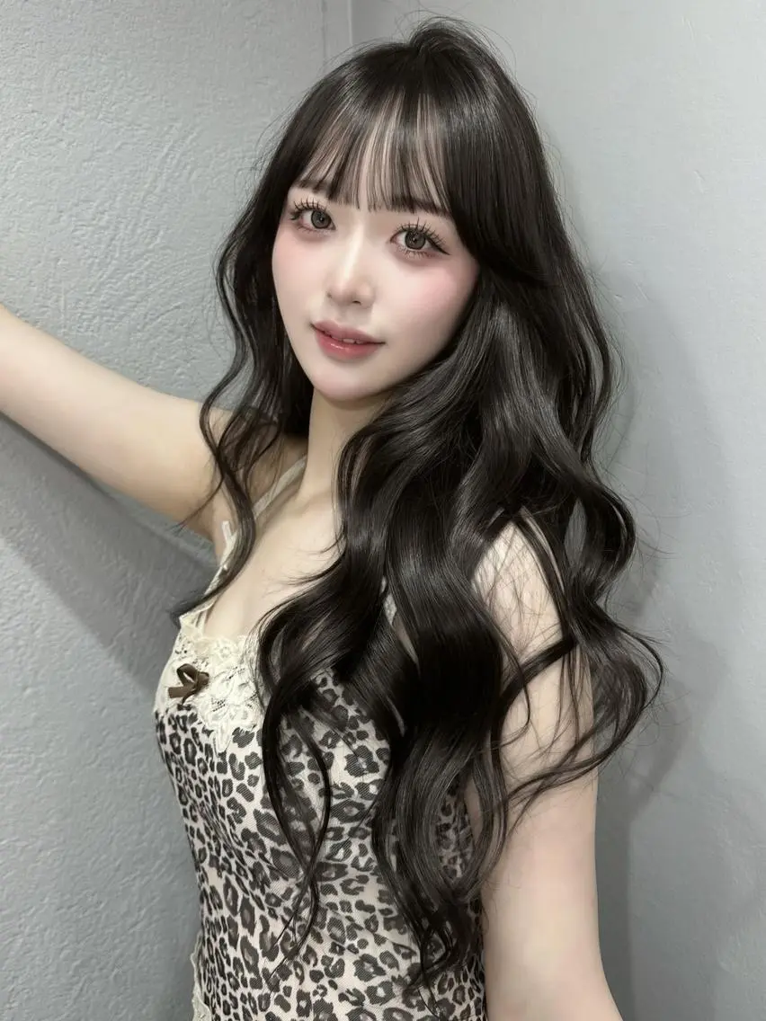 ロング カラー 𝑴𝑶𝑲𝑨渋谷 トレンド韓国ヘア🩷のヘアスタイル