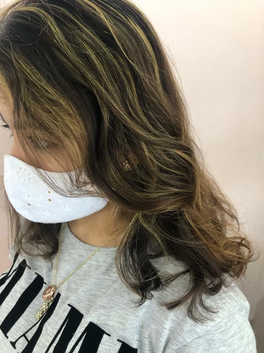 カラー ブリーチ 抜きっぱなしブロンド ヘアカラー トリートメント ヘアセット 艶髪 🦋CON🦋のヘアスタイル