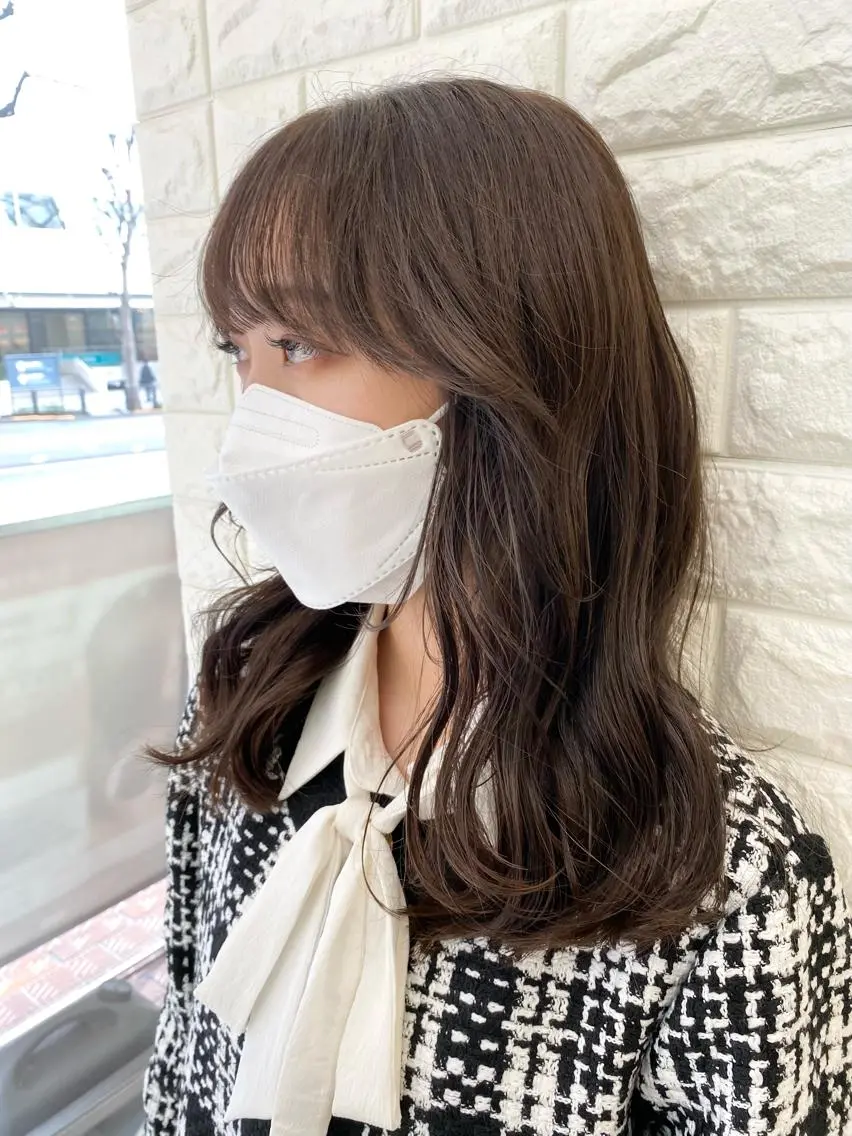 カラー グレージュ オリーブグレージュ オリーブグレー 韓国ヘア レイヤーカットのヘアスタイル