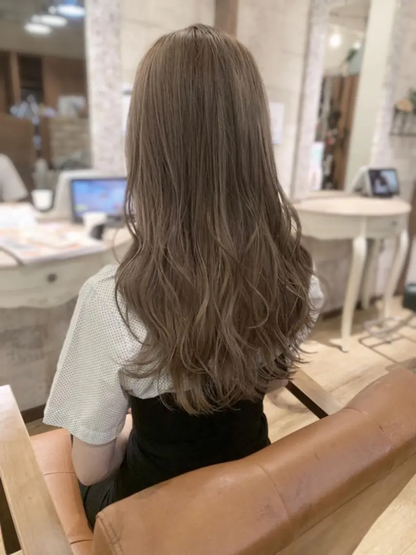 ロング カラー アッシュ ベージュカラー ブリーチ ペールベージュ カット ヘアカラー トリートメント 田村和範/似合わせ カラー/髪質改善のヘアスタイル