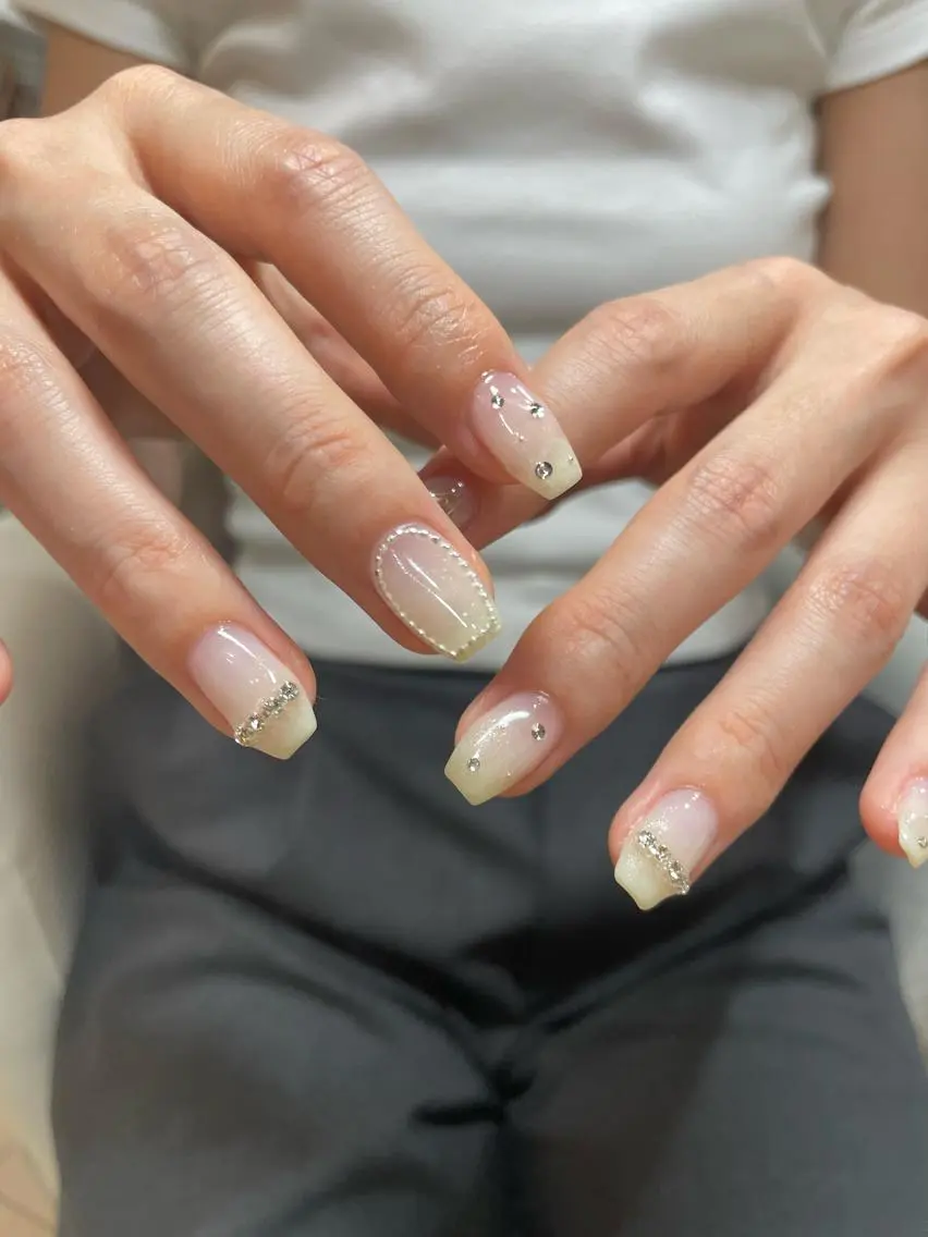 ネイル ハンドネイル フットネイル with hues AYAのネイルデザイン