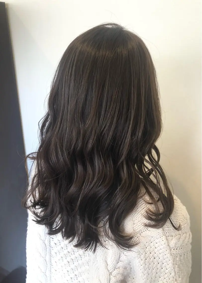 ロング カラー ブリーチ グレージュ ハイライトカラー ハイライト カット ヘアカラー トリートメント 森田 真由のヘアスタイル