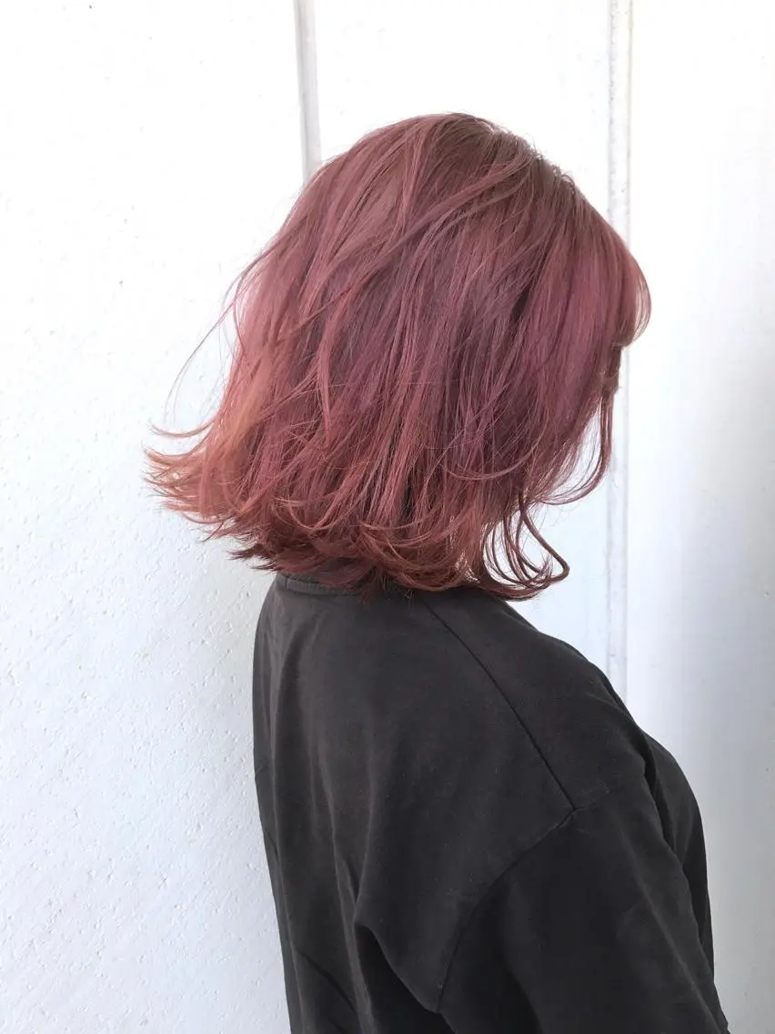 ミディアム カラー パーマ ブリーチ ピンクカラー パープルカラー 境 健助のヘアスタイル