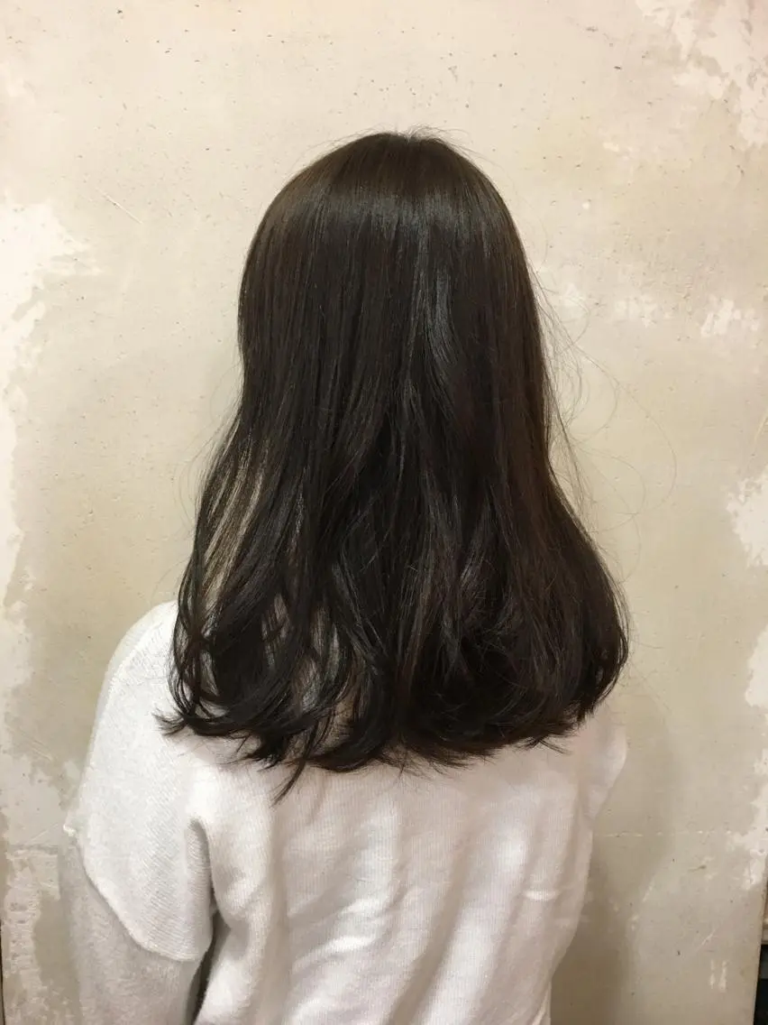 ロング カラー アッシュ ベージュカラー 井上 日菜乃のヘアスタイル