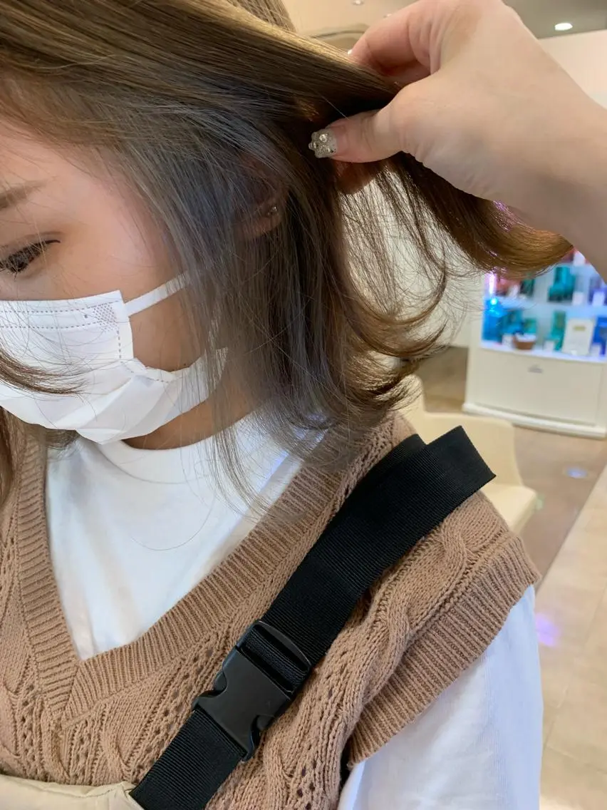 セミロング カラー 暖色/ブリーチカラー 🎀 M i k uのヘアスタイル