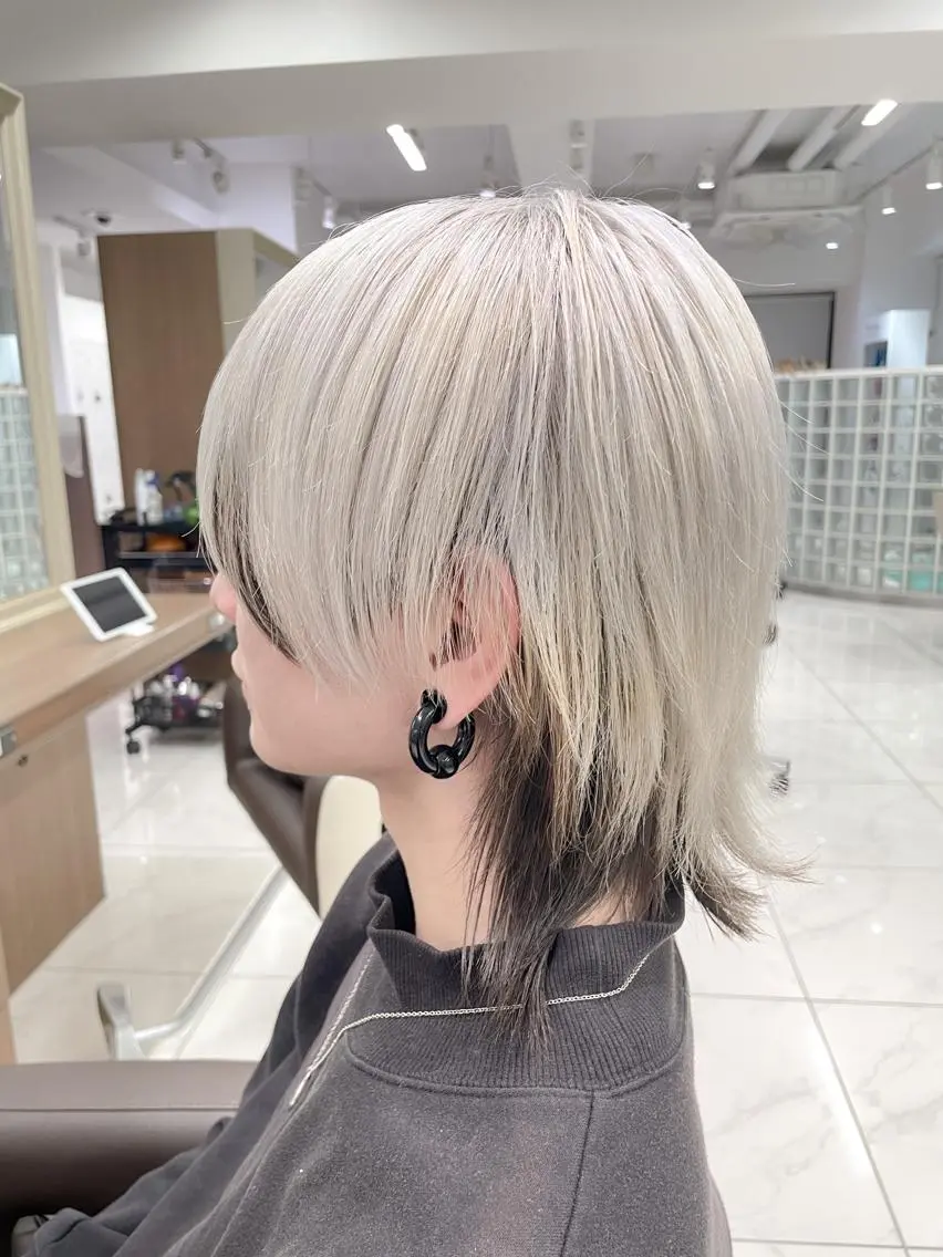 カラー メンズ 渡部凌我 小顔ウルフ ハイトーンカラーのヘアスタイル