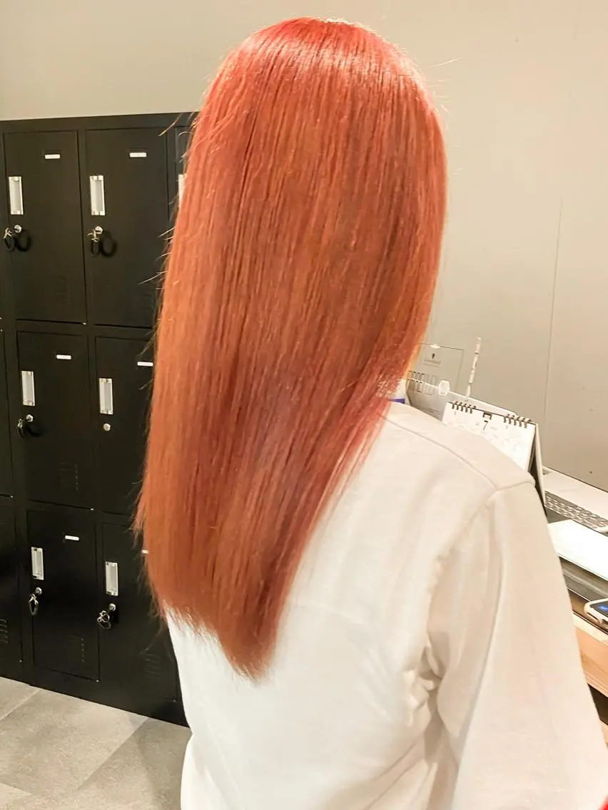 ミディアム カラー ベージュカラー ブリーチ オレンジ オレンジベージュ ヘアカラー トリートメント ウルフカット レイヤーカット上柿のヘアスタイル