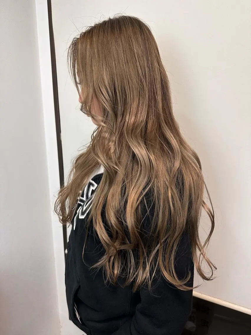 ロング カラー カット ヘアカラー トリートメント ブリーチカラー🫧 森　凪沙のヘアスタイル