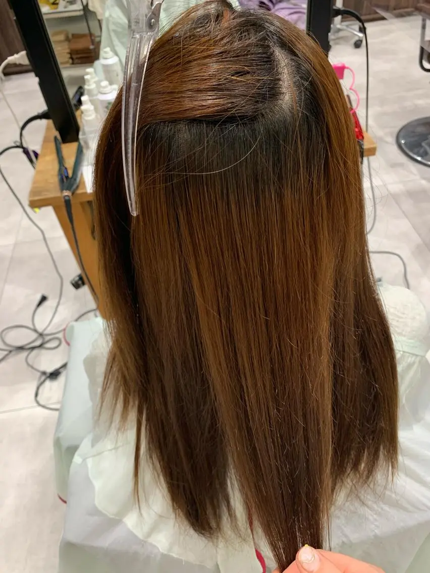 セミロング 縮毛矯正 オリーブベージュ/ ブリーチなし透明感のヘアスタイル