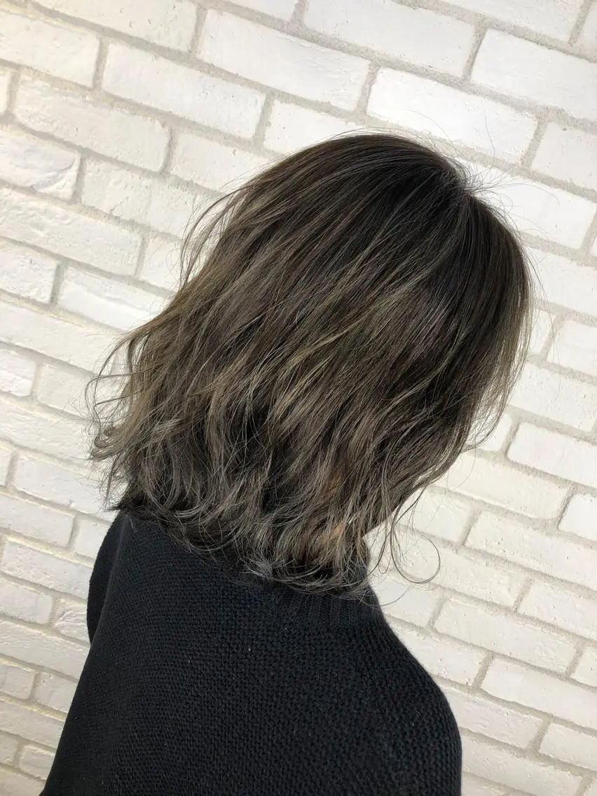 ミディアム カラー 小島 侑衣のヘアスタイル
