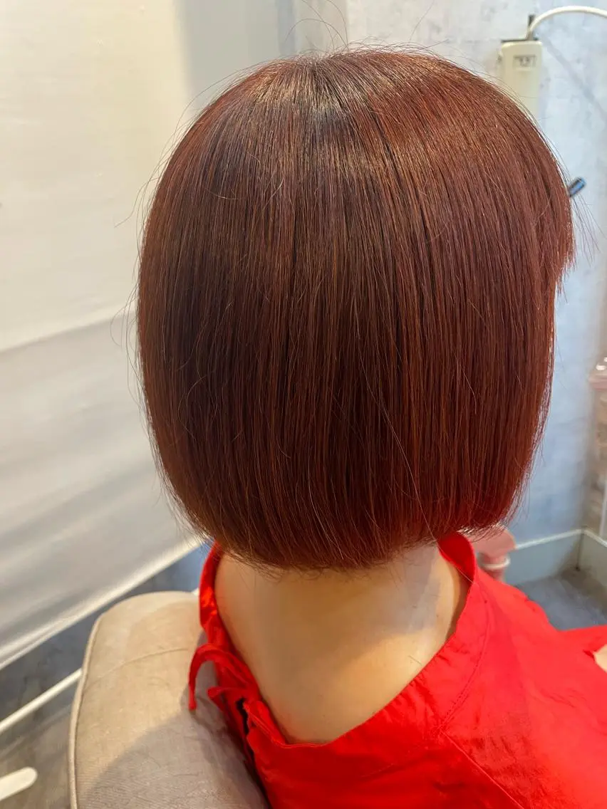 ショート カラー 切りっぱなしボブ ブリーチ ブリーチなしカラー レッドカラー ボブ カット ヘアカラー 渡邉 瑠奈のヘアスタイル