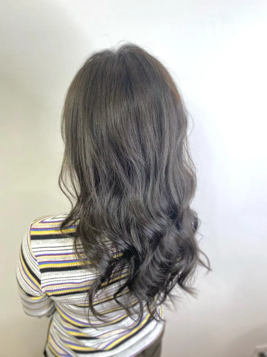 ロング カラー ダークグレー ダークグレージュ グレージュ カット ヘアカラー トリートメント Luzir⭐︎ GEN⭐︎のヘアスタイル