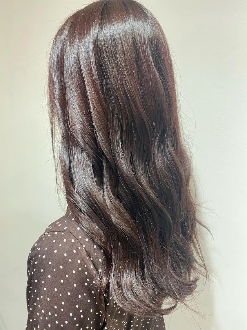 ロング カラー 塩崎 絢世のヘアスタイル