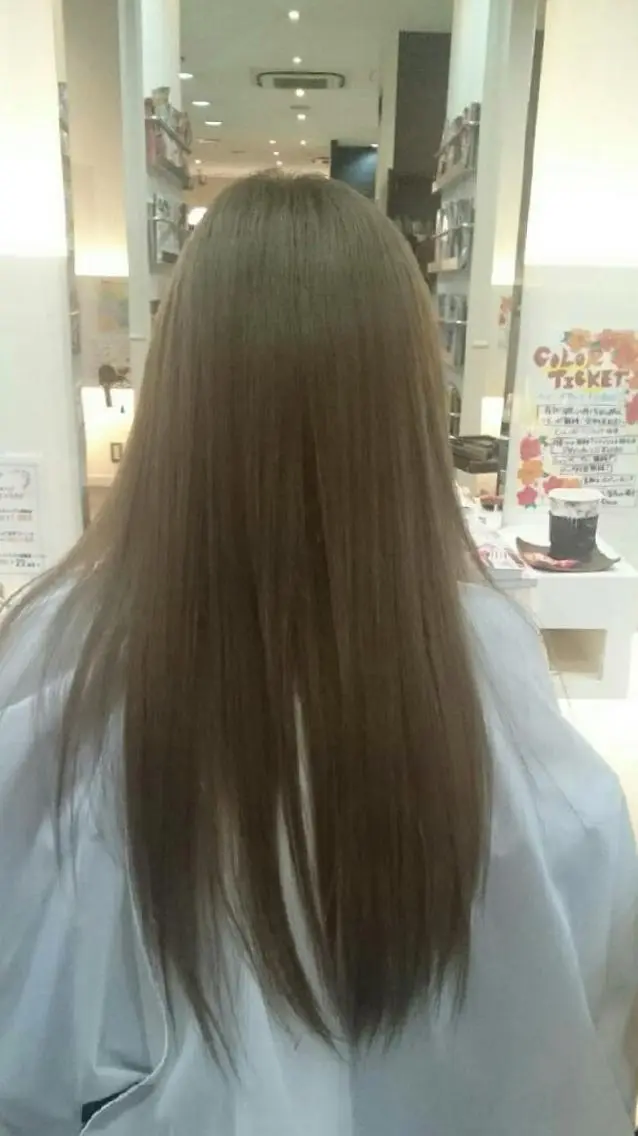 ロング カラー ブリーチ 透明感カラー グレージュ 大久保 隆蔵のヘアスタイル