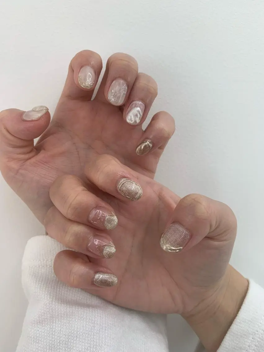 ネイル キラキラネイル ニュアンスネイル ホワイト マキノ ユイのネイルデザイン