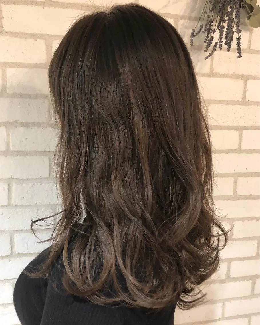 ロング カラー 小島 侑衣のヘアスタイル