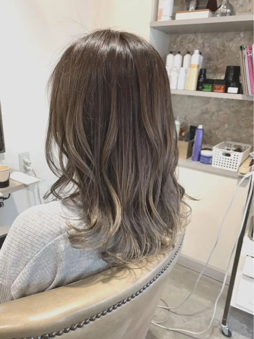 ミディアム カラー グラデーションカラー Lolonois池田 代表 鍜治本颯太のヘアスタイル