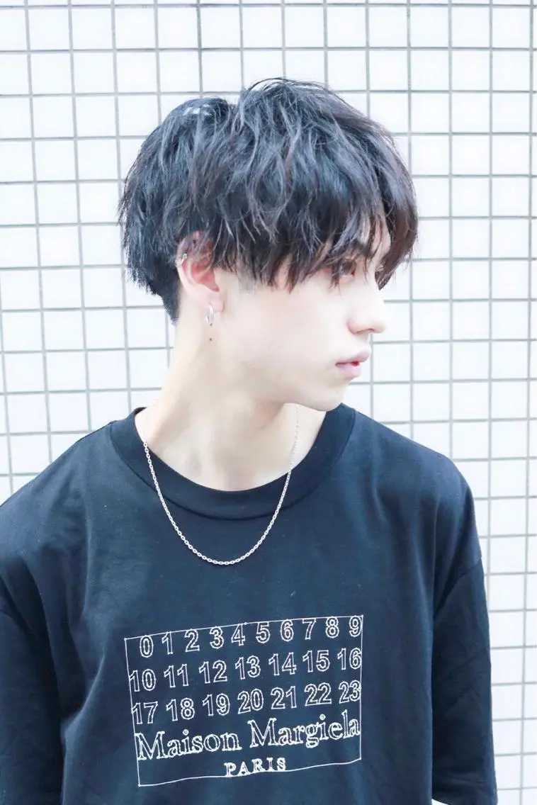 ショート カラー メンズ センターパート 刈り上げ 黒髪 ブルーカラー ブルーブラック 💞あざと可愛い💞 児玉大地のヘアスタイル