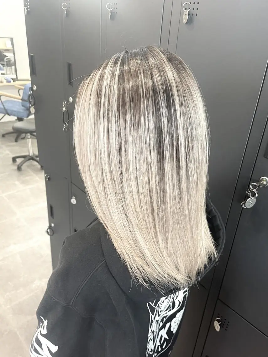 ミディアム パーマ カラー ヘアアレンジ ハイトーン カラーのヘアスタイル