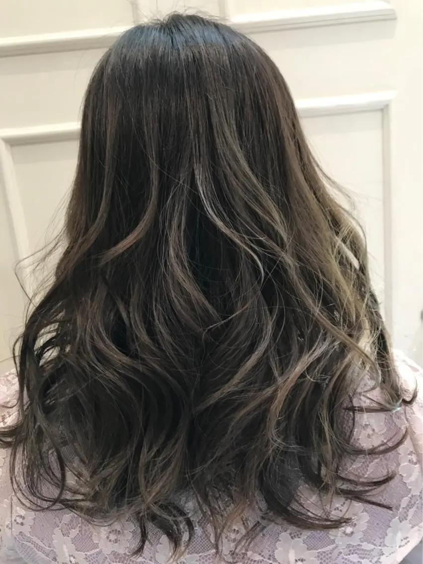 セミロング カラー グラデーションカラー グレージュ Blanco Color&Careのヘアスタイル