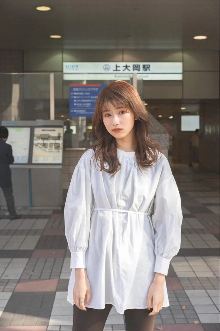 セミロング アッシュ ハイライト レイヤーカット 齋藤 尋真のヘアスタイル