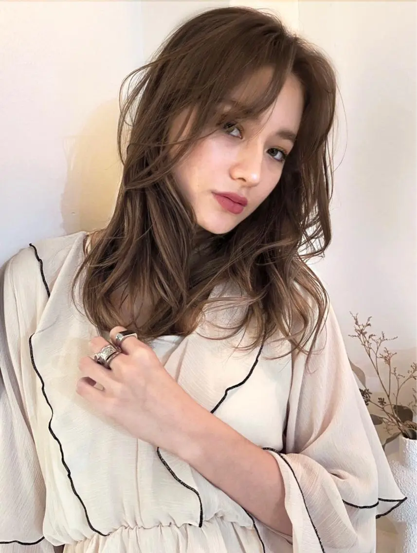 セミロング カラー ハイライトカラー ハイライト ヘアカラー ichikawa kaitoのヘアスタイル
