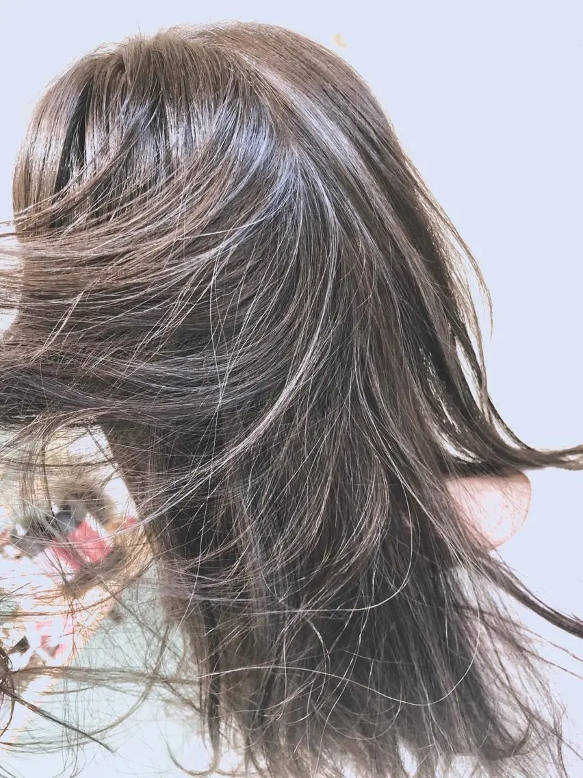 セミロング カラー パーマ ヘアアレンジ 透明感カラー グラデーションカラー グレージュ ハイライトカラー ミルクティーグレージュ 【ツヤ髪美容師】 ツダケイスケのヘアスタイル