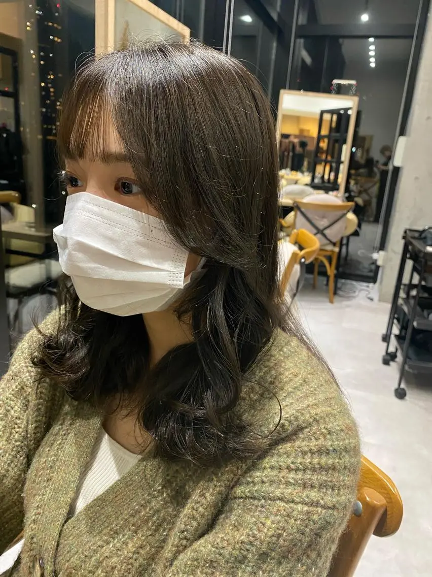 ミディアム カラー カット ヘアカラー トリートメント 似合う髪型見つけます AYAKAのヘアスタイル