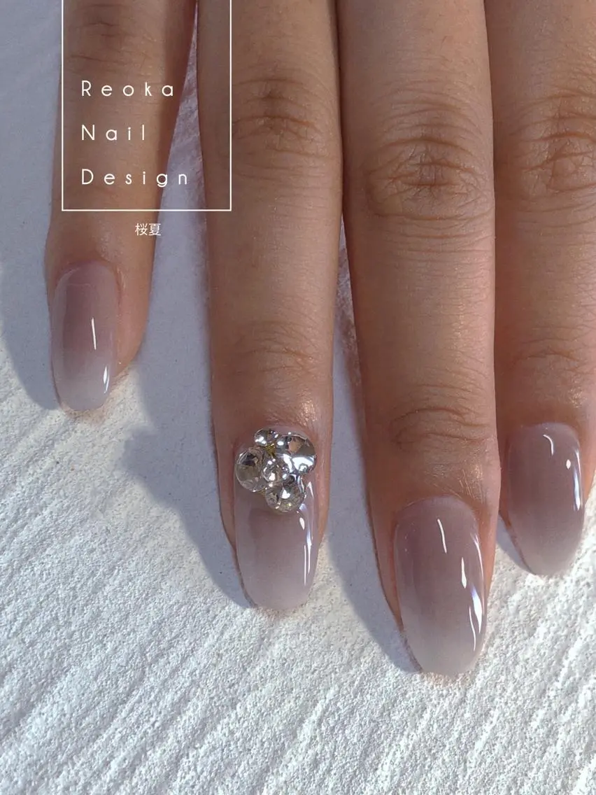 ミディアム ネイル Blowe ニュアンスのネイルデザイン