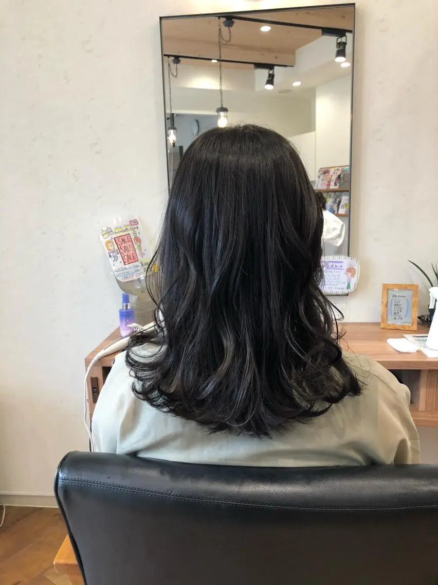 セミロング カット ヘアカラー 大川 優佳のマツエク・マツパデザイン